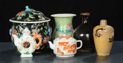Lotto di Sei Pezzi Ceramica di Varie Epoche e Manifatture
