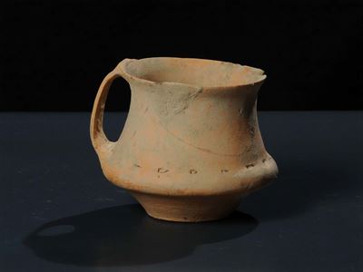 Raro Vasetto in Terracotta con Manico, Cina Epoca Neolitica (10000-3000 a.C.)