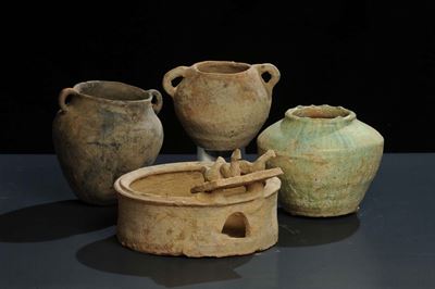Lotto di Due Vasetti in Ceramica, Cina Epoca Zhou