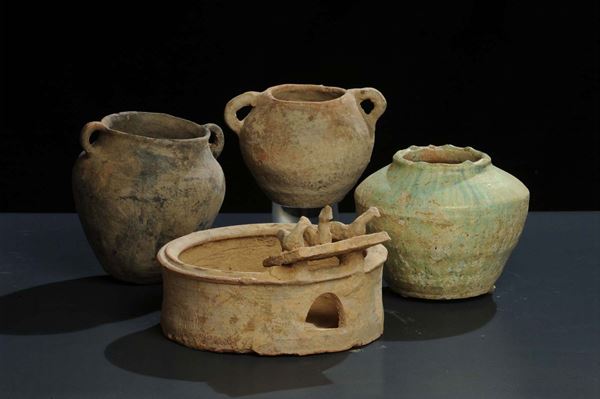 Lotto di due vasetti in ceramica, Cina epoca Zhou