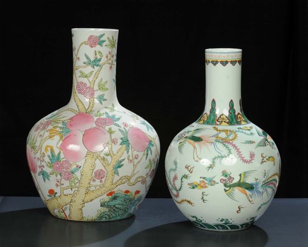 Due grandi vasi in porcellana, Cina fine XIX-inizio XX secolo