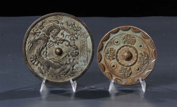 Due specchi riferibili epoca Ming (1368-1644)