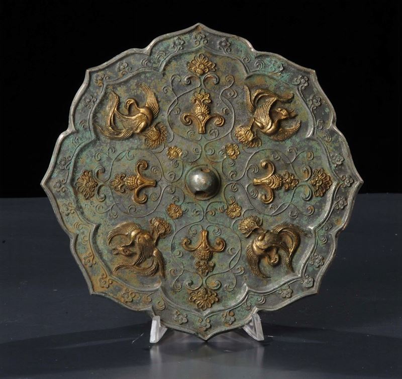 Specchio a fior di loto in metallo, riferibile epoca Sung (960-1279)  - Asta Arte Orientale - Cambi Casa d'Aste