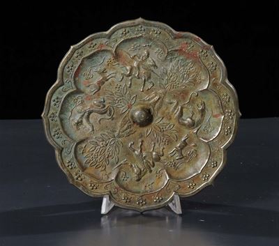 Specchio Lobato in Metallo, Riferibile Epoca Tang (618-907)