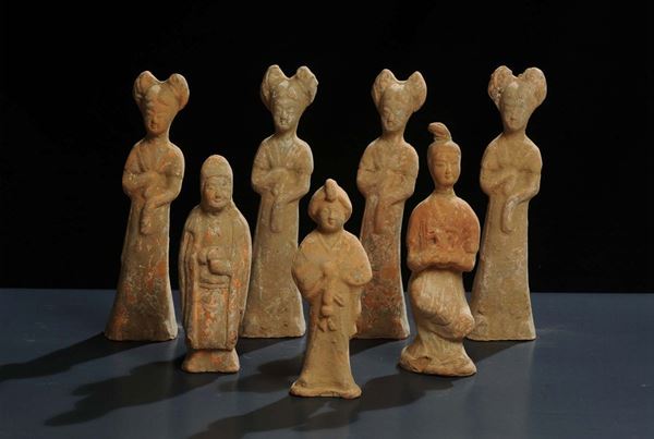 Lotto di personaggi in terracotta, riferibili epoca Tang (618-907)
