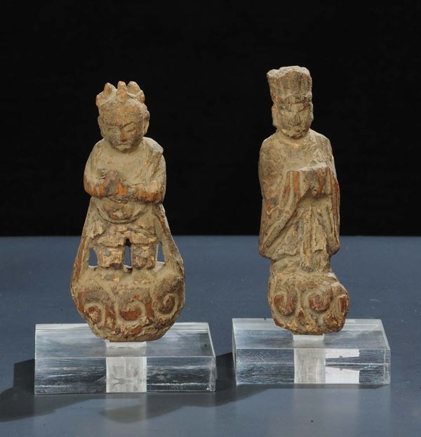 Coppia di statuette in legno dorato, Cina 1700 circa