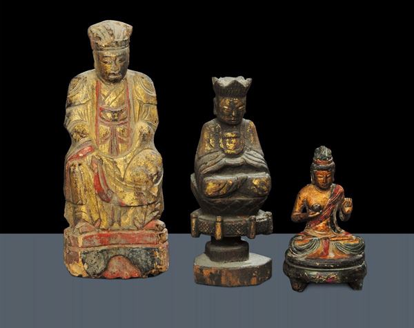 Tre statuine in legno con dorature e policromia, Cina 1945, 1850, 1680