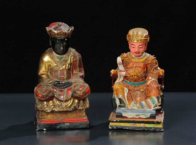 Due statuette in legno con decoro policromo, 1850 circa e 1900 circa  - Auction Oriental Art - Cambi Casa d'Aste
