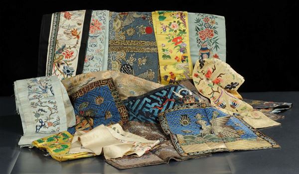 Lotto di strisce in stoffa orientali ricamate