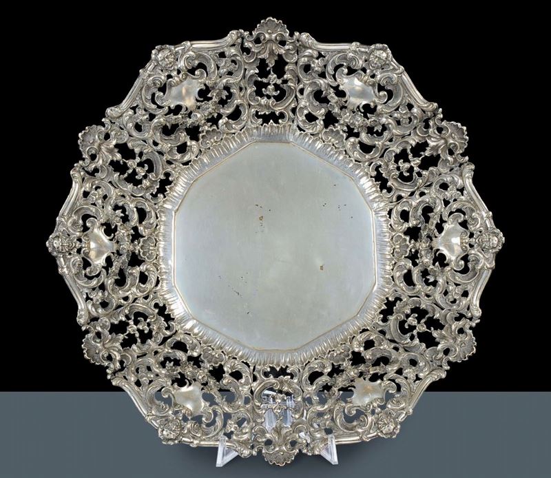 Grande centrotavola in argento con tesa traforata  - Auction Silver, Clocks and Jewels - Cambi Casa d'Aste