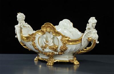 Centrotavola in Ceramica a Conchiglia con Figure Femminili, Capodimonte XX Secolo