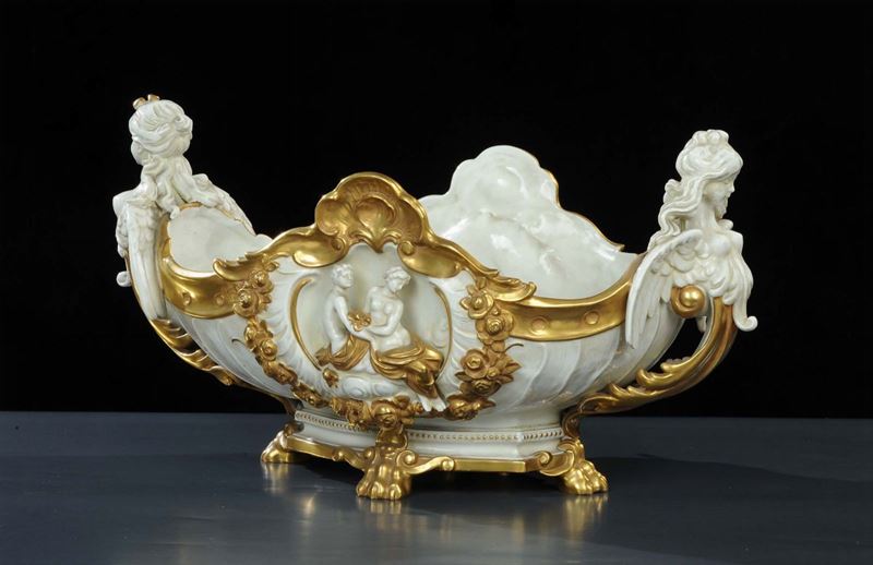 Centrotavola in ceramica a conchiglia con figure femminili, Capodimonte XX secolo  - Auction Old Paintings and Furnitures - Cambi Casa d'Aste