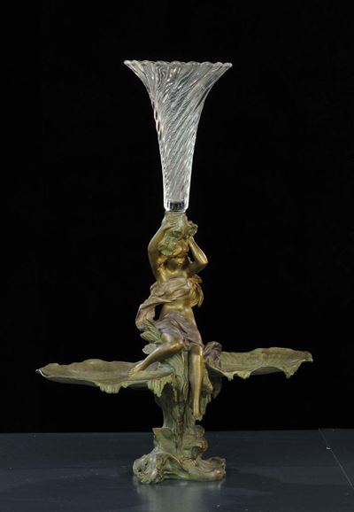 Centrotavola in Antimonio a Foggia di Figura Femminile, XX Secolo