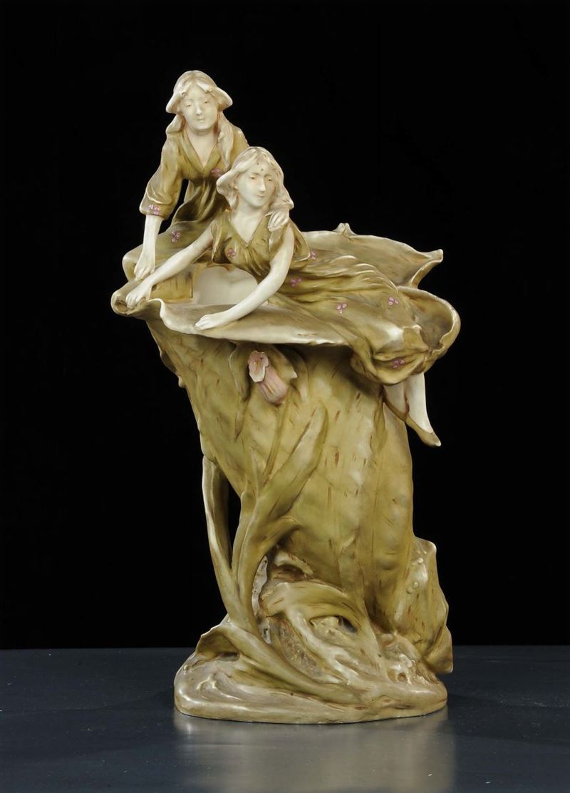 Vaso in biscuit policromo con figure femminili in rilievo  - Auction Antiquariato e Dipinti Antichi - Cambi Casa d'Aste