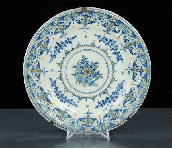 Piatto in terracotta maiolicata, XIX secolo