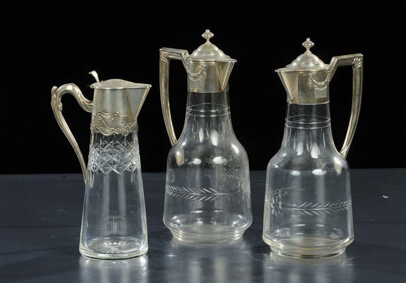 Tre brocche in argento e cristallo di cui una coppia, epoca Liberty  - Asta Antiquariato e Dipinti Antichi - Cambi Casa d'Aste