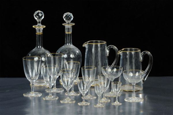 Servizio di bicchieri in cristallo completo di brocche e bottiglie