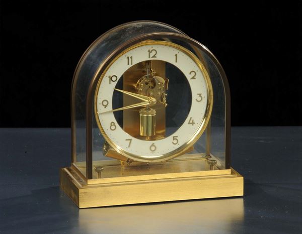 Orologio a pendolo in bronzo dorato con cassa in vetro, Germania XX secolo