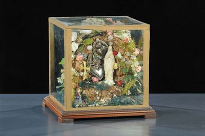 Edicola Votiva Raffigurante Madonna Entro Grotta