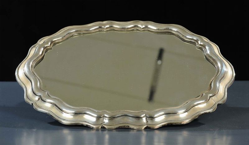 Centrotavola in argento a specchio di forma mistilinea, XX secolo  - Auction Silver, Clocks and Jewels - Cambi Casa d'Aste