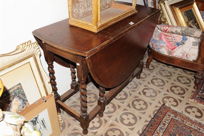 Tavolo a bandelle in rovere, Inghilterra fine XIX secolo  - Asta Antiquariato e Dipinti Antichi - Cambi Casa d'Aste