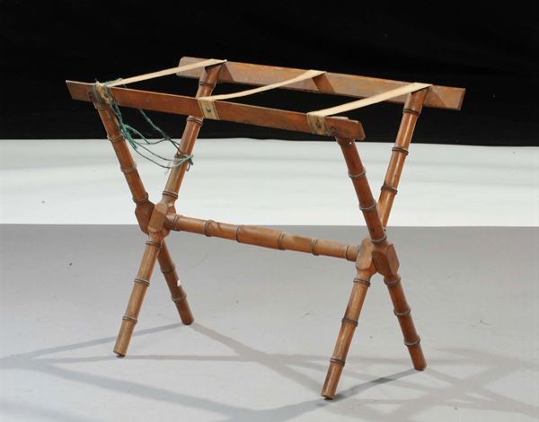 Porta vassoio in bamb e macchina da scrivere Olivetti, XX secolo