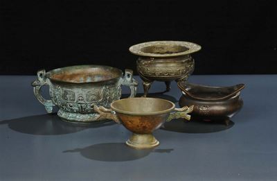 Lotto di Quattro Contenitori in Bronzo di Epoche Varie