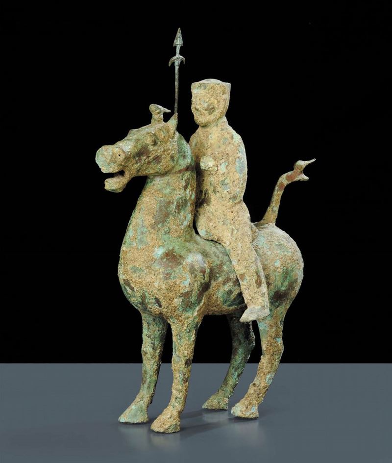 Cavallo con cavaliere in bronzo, riferibile dinastia Han (206 a.C.-220 d.C.)  - Auction Oriental Art - Cambi Casa d'Aste