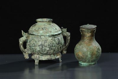 Gui Contenitore Tripode in Bronzo con Coperchio Riferibile Dinastia Zhou (1122-770 a.C.)