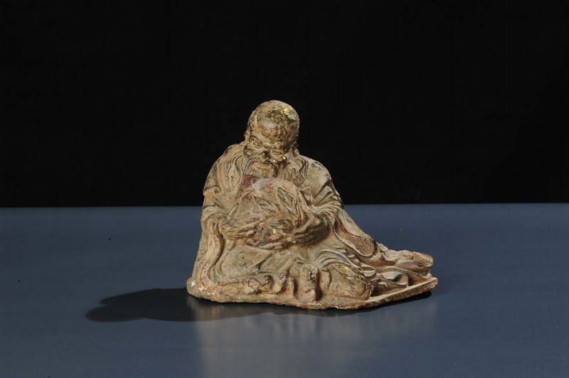 Dio della lunga vita in bronzo con pesca nelle mani, riferibile epoca Qing (1644-1911)  - Asta Arte Orientale - Cambi Casa d'Aste