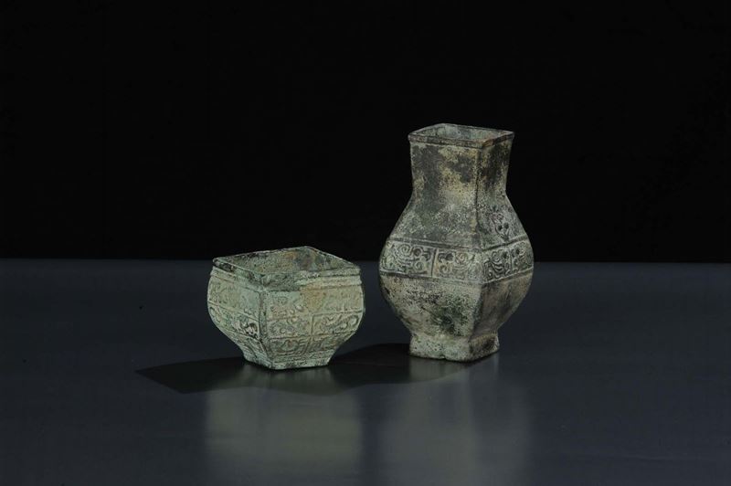 Lotto di due contenitori in bronzo riferibili epoca Zhou ed epoca Shang  - Auction Oriental Art - Cambi Casa d'Aste