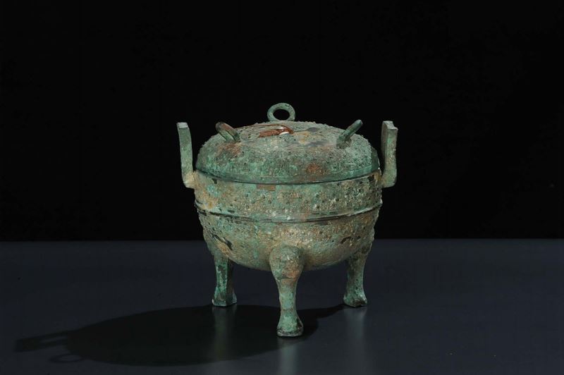 Recipiente con coperchio in bronzo riferibile epoca inizio Stati Combattenti  - Asta Arte Orientale - Cambi Casa d'Aste