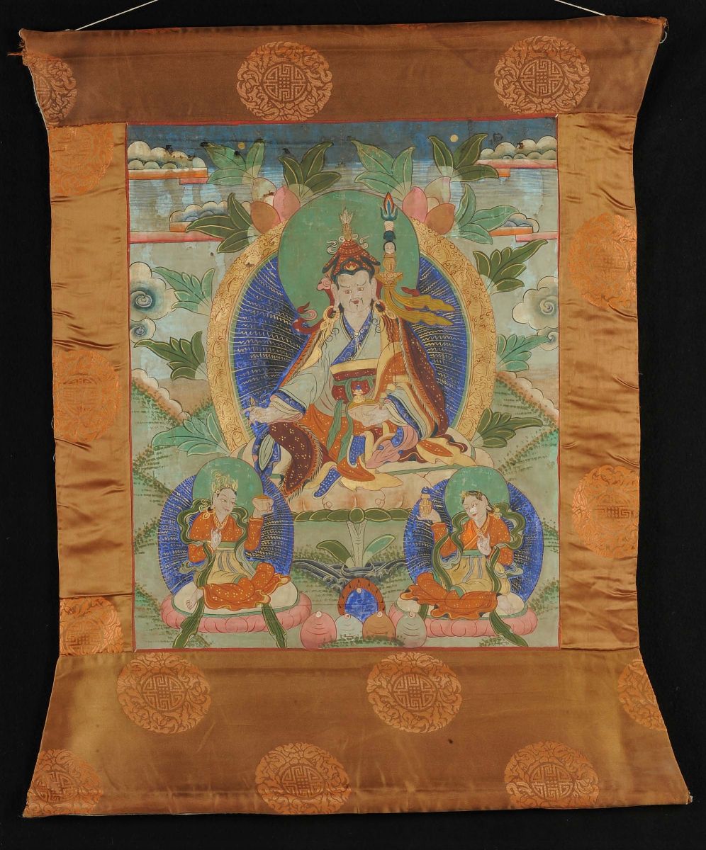 Lotto di Due Tanka con Raffigurazione del Buddha Ananda, Riferibile Epoca Qing (1644-1912)