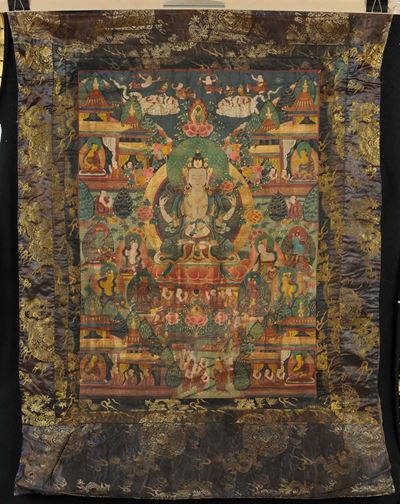 Tanka con Buddha con un Fiore nella Mano Sinistra, Riferibile Dinastia Qing (1644-1912)