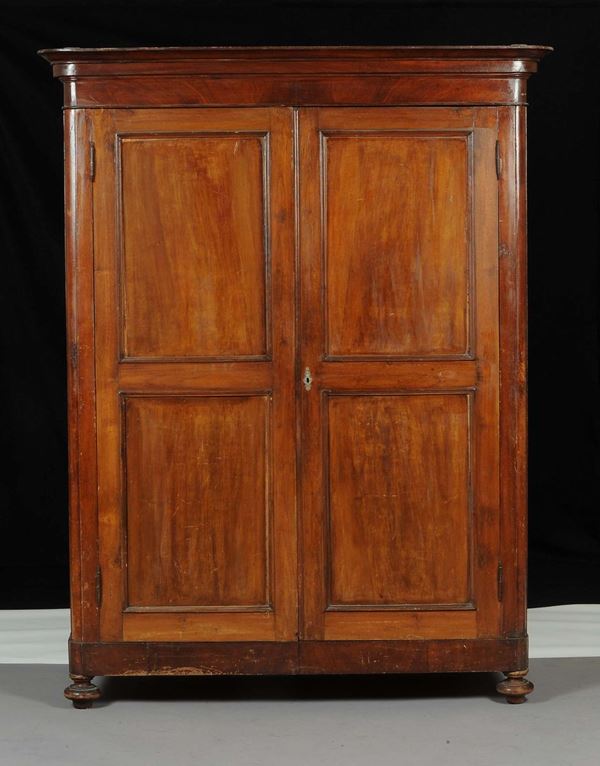Armadio LuigiFilippo in noce a due ante, XIX secolo