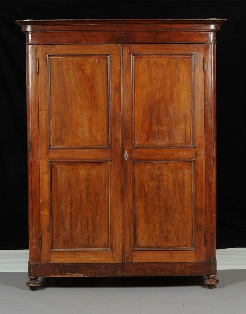 Armadio LuigiFilippo in noce a due ante, XIX secolo  - Asta Antiquariato e Dipinti Antichi - Cambi Casa d'Aste