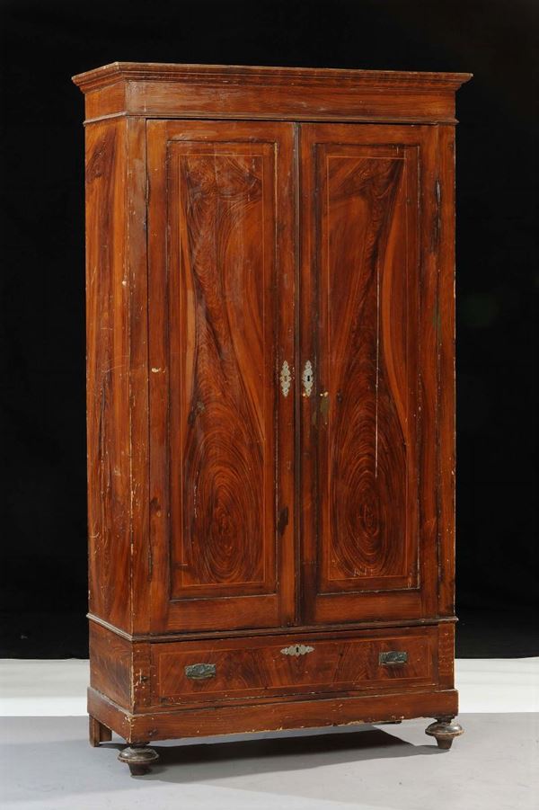 Armadio a due ante laccato a finto legno, XX secolo