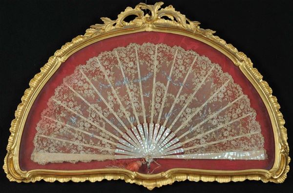 Ventaglio in avorio e madreperla, XIX secolo