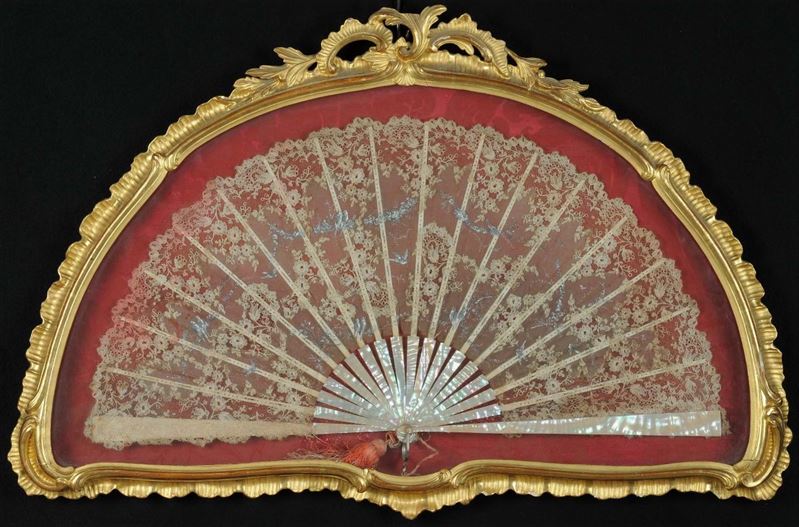 Ventaglio in avorio e madreperla, XIX secolo  - Asta Antiquariato e Dipinti Antichi - Cambi Casa d'Aste
