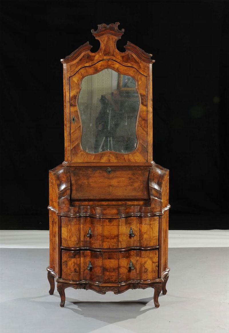 Trumoncino lastronato in radica in stile Veneto, XX secolo  - Auction Old Paintings and Furnitures - Cambi Casa d'Aste