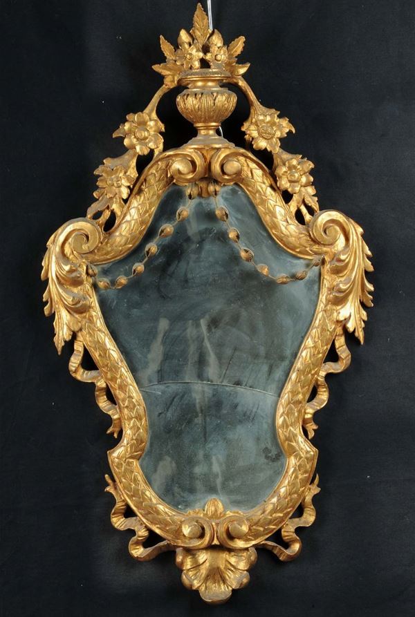 Specchierina in stile Luigi XV in legno intagliato e dorato, inizio XX secolo