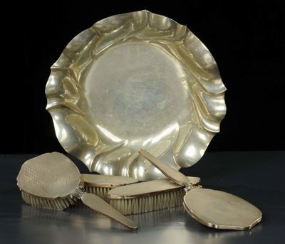 Centrotavola in Argento a Foglia e Set da Toilette, XX Secolo