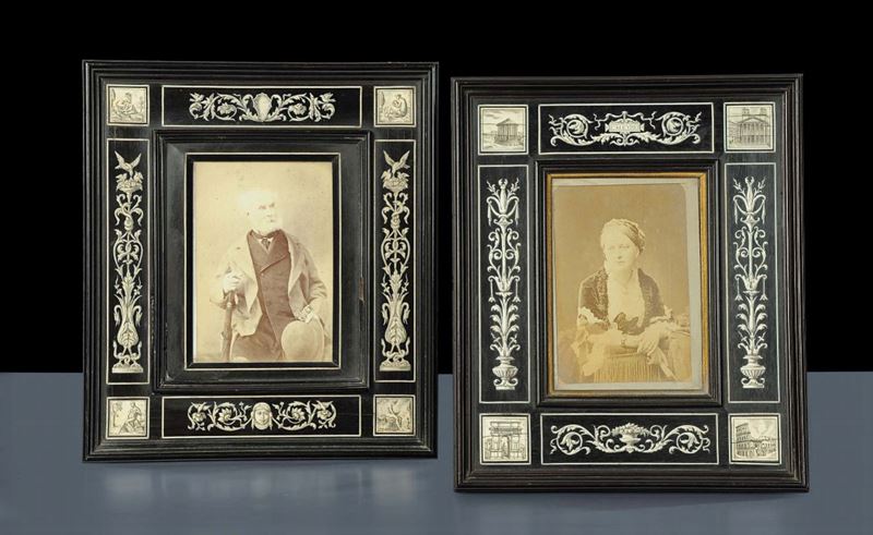 Coppia di portafotografie in ebano con intarsi in avorio, Lombardia XIX secolo  - Asta Antiquariato e Dipinti Antichi - Cambi Casa d'Aste