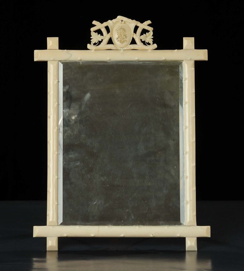 Specchierina da tavolo in avorio, Inghilterra XIX secolo  - Asta Antiquariato e Dipinti Antichi - Cambi Casa d'Aste