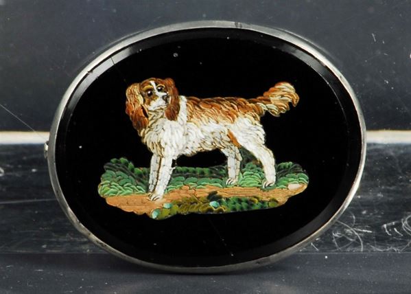 Spilla micromosaico raffigurante cane da caccia, XIX secolo