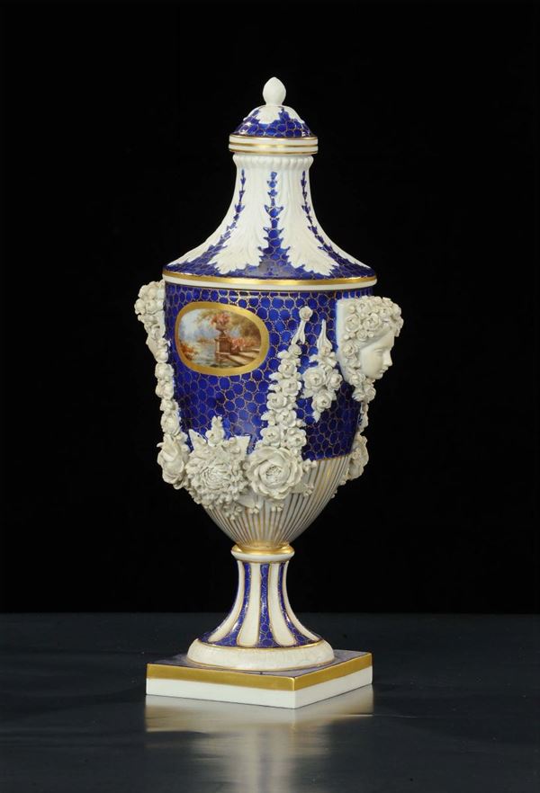 Vaso Sevres con coperchio, XIX secolo
