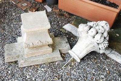 Scultura in Pietra di Vicenza Raffigurante Vaso con Frutta