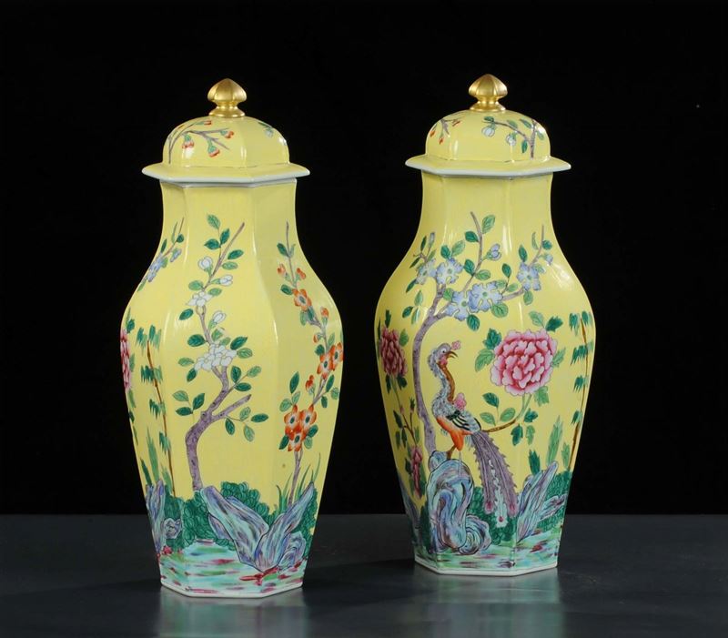 Coppia di vasi in porcellana, Francia XX secolo  - Asta Antiquariato e Dipinti Antichi - Cambi Casa d'Aste