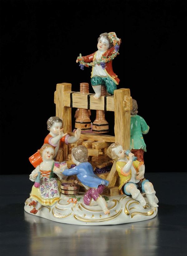 Gruppo in porcellana raffigurante bambini al torchio, Meissen XX secolo