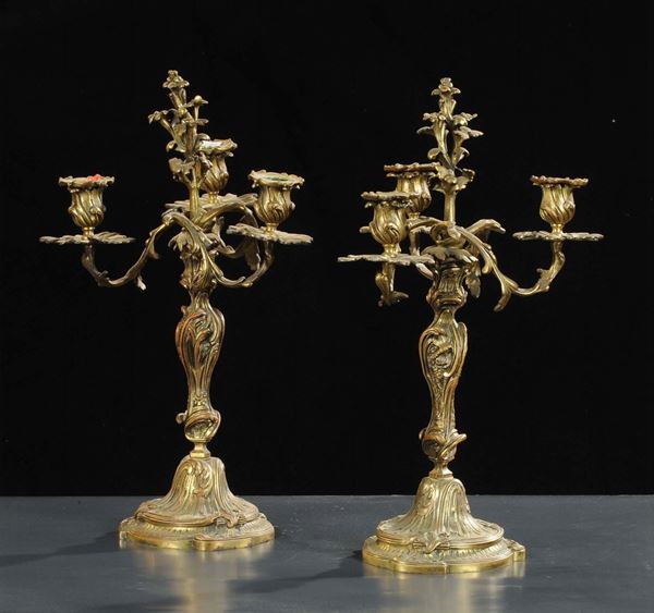 Coppia di candelieri in bronzo a tre fiamme, XX secolo
